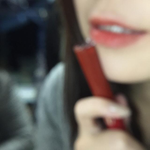 阿玛尼405唇釉，阿玛尼405唇釉黄皮试色（断货王阿玛尼405唇釉试色）