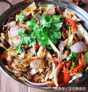 菠菜炒鸡肝怎么做好吃，菠菜鸡肝汤怎么做好吃（贫血者和用眼过度者的家常菜）