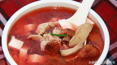 菠菜炒鸡肝怎么做好吃，菠菜鸡肝汤怎么做好吃（贫血者和用眼过度者的家常菜）