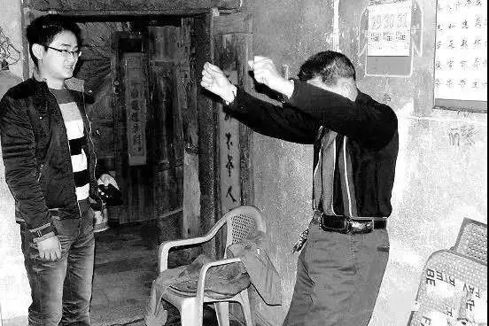 白头发变黑的方法,白头发变黑有方法了(每天100下,白发变黑) 白头发变黑的方法,白头发变黑有方法了(每天100下,白发变黑)