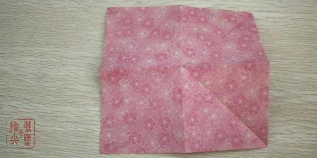 如何折一个可爱的折纸书包，如何折一个可爱的折纸书包教程（一分钟教你学会折简单的卡通书包）