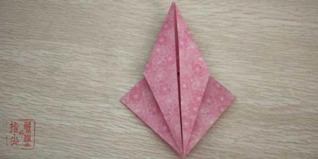 如何折一个可爱的折纸书包，如何折一个可爱的折纸书包教程（一分钟教你学会折简单的卡通书包）