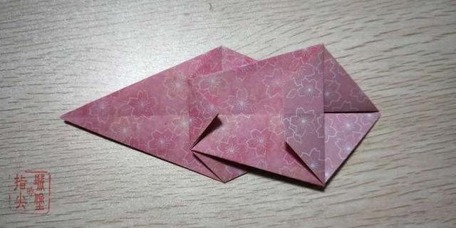 如何折一个可爱的折纸书包，如何折一个可爱的折纸书包教程（一分钟教你学会折简单的卡通书包）