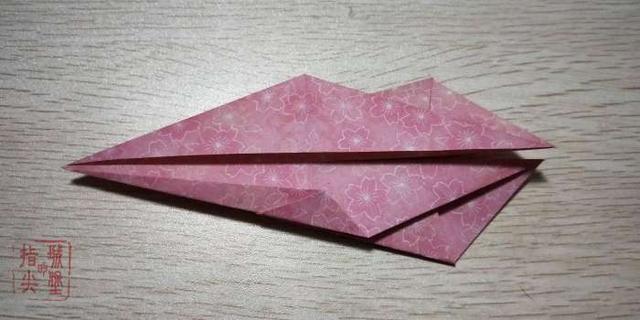 如何折一个可爱的折纸书包，如何折一个可爱的折纸书包教程（一分钟教你学会折简单的卡通书包）