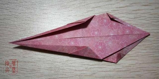 如何折一个可爱的折纸书包，如何折一个可爱的折纸书包教程（一分钟教你学会折简单的卡通书包）