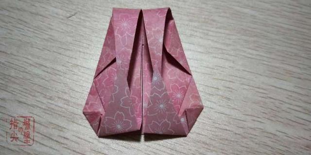 如何折一个可爱的折纸书包，如何折一个可爱的折纸书包教程（一分钟教你学会折简单的卡通书包）