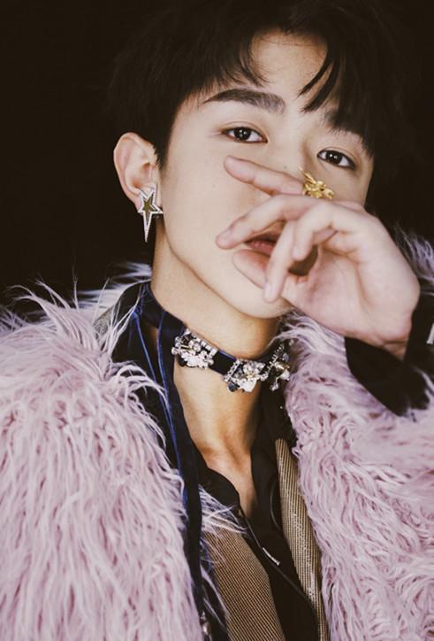 丁程鑫年龄,2021丁程鑫多大年龄了(丁程鑫和孟子坤在穿搭爱好上不同)