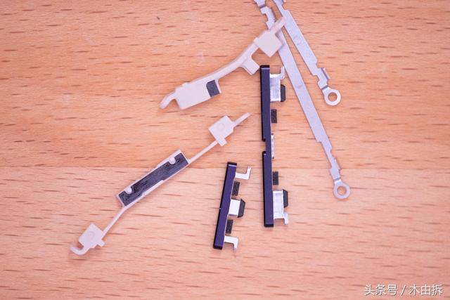 OPPO R15手机屏幕拆机详细图解，oppo官网（2分钟看透OPPO新机）