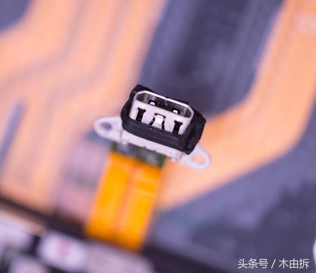 OPPO R15手机屏幕拆机详细图解，oppo官网（2分钟看透OPPO新机）