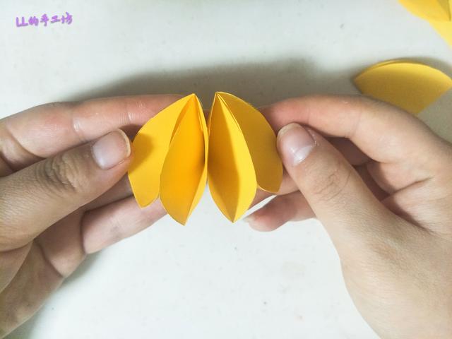 彩纸手工制作风铃,用纸做手工简单漂亮风铃(几张简单彩纸折一折)