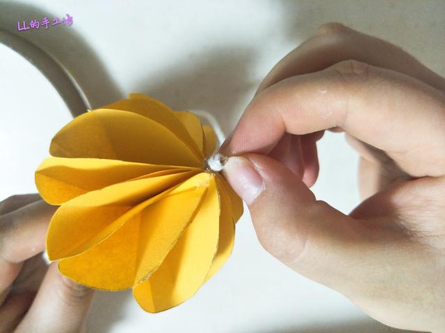 彩纸手工制作风铃,用纸做手工简单漂亮风铃(几张简单彩纸折一折)