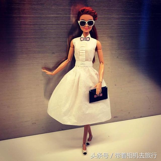 芭比娃娃衣服制作，娃娃衣服做法大全（网红用“卫生纸”给芭比娃娃做衣服）