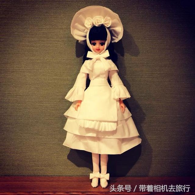 芭比娃娃衣服制作，娃娃衣服做法大全（网红用“卫生纸”给芭比娃娃做衣服）