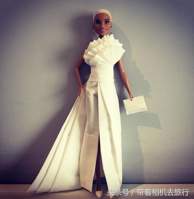 芭比娃娃衣服制作，娃娃衣服做法大全（网红用“卫生纸”给芭比娃娃做衣服）