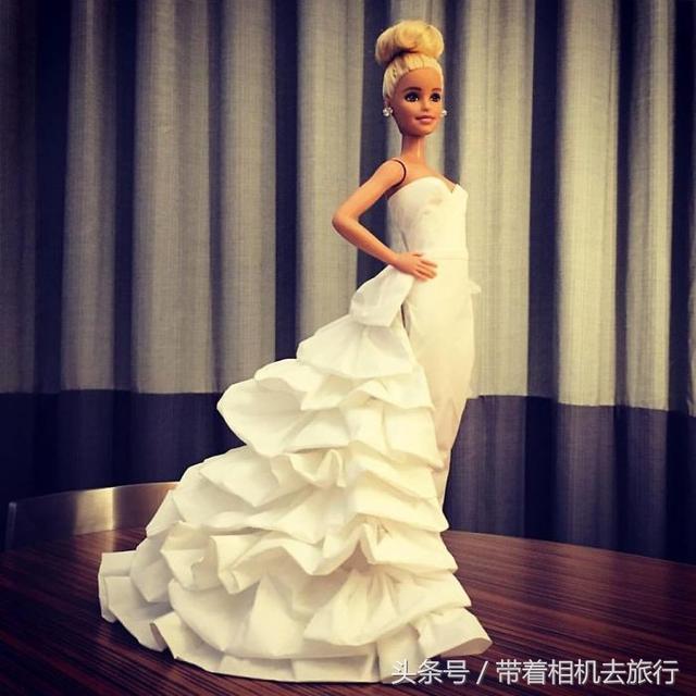 芭比娃娃衣服制作，娃娃衣服做法大全（网红用“卫生纸”给芭比娃娃做衣服）