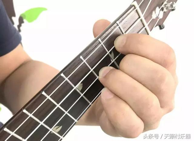 尤克里里几根弦,乐器尤克里里有几根弦(按弦手指应该怎么分配) 尤克里里几根弦,乐器尤克里里有几根弦(按弦手指应该怎么分配)