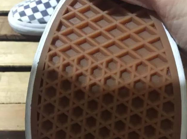 vans真假(vans是什么牌子的鞋)