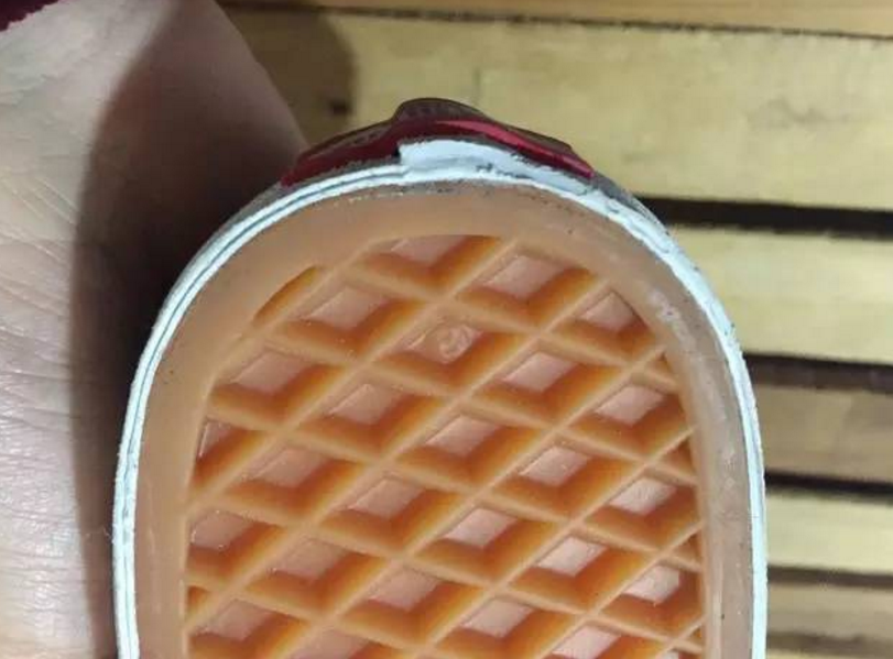 vans真假(vans是什么牌子的鞋)