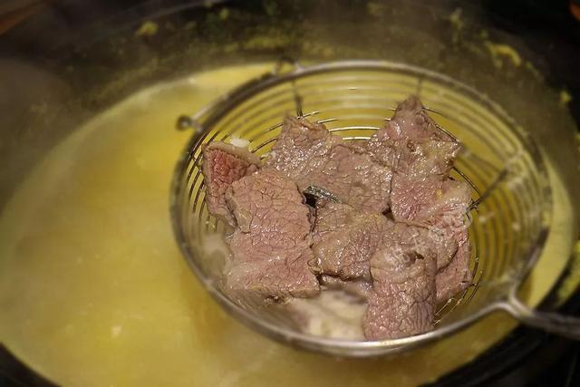 毋米粥的做法，毋米粥的做法和功效（细火慢熬六小时的毋米粥火锅）