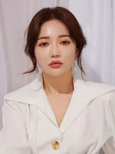 碎发多适合扎怎样的发型，碎发多适合扎怎样的发型男（小女生必备杀手锏）