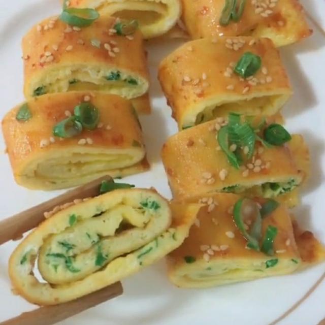 烧烤店里的干豆腐卷怎么做，烧烤干豆腐卷怎么卷（自制干豆腐鸡蛋卷）