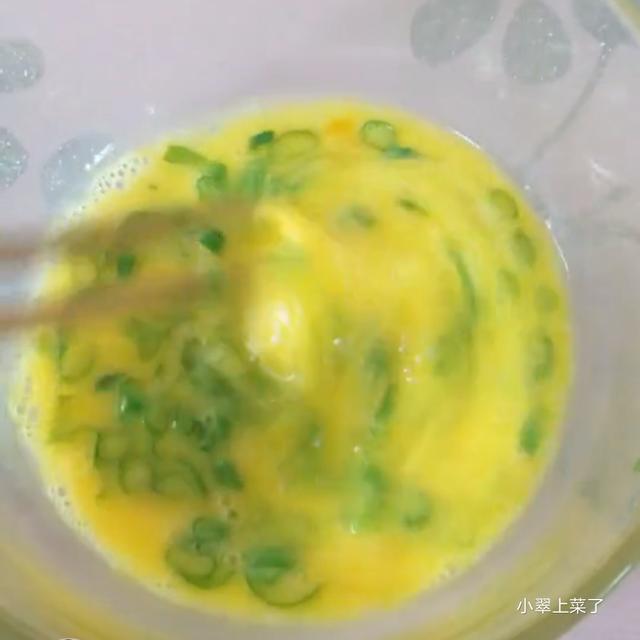 烧烤店里的干豆腐卷怎么做，烧烤干豆腐卷怎么卷（自制干豆腐鸡蛋卷）