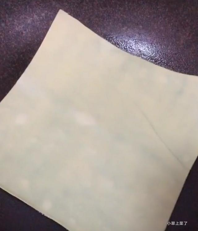 烧烤店里的干豆腐卷怎么做，烧烤干豆腐卷怎么卷（自制干豆腐鸡蛋卷）