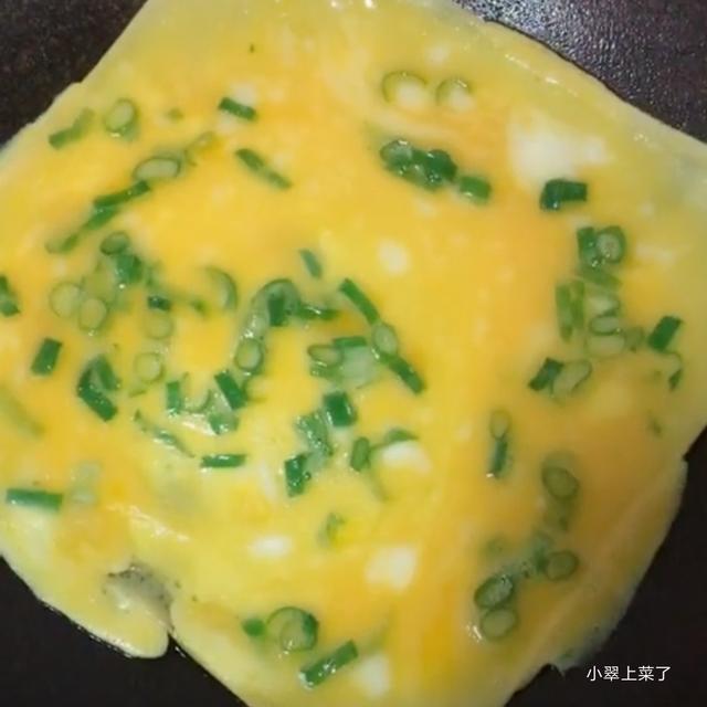 烧烤店里的干豆腐卷怎么做，烧烤干豆腐卷怎么卷（自制干豆腐鸡蛋卷）