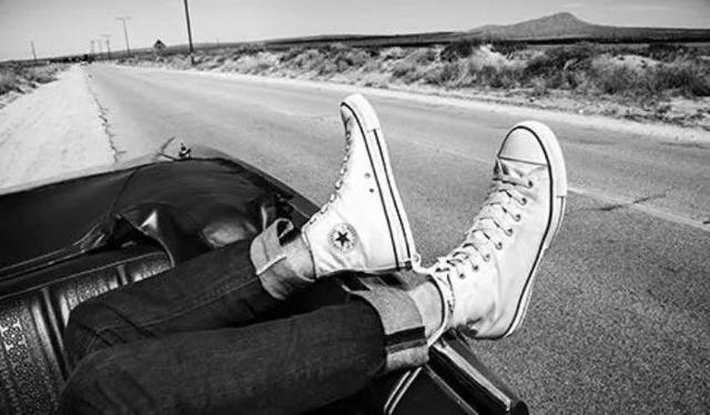 耐克的袜子是不是两边都有勾，耐克袜子勾子左右脚不一样（耐克鞋面技术盘点）