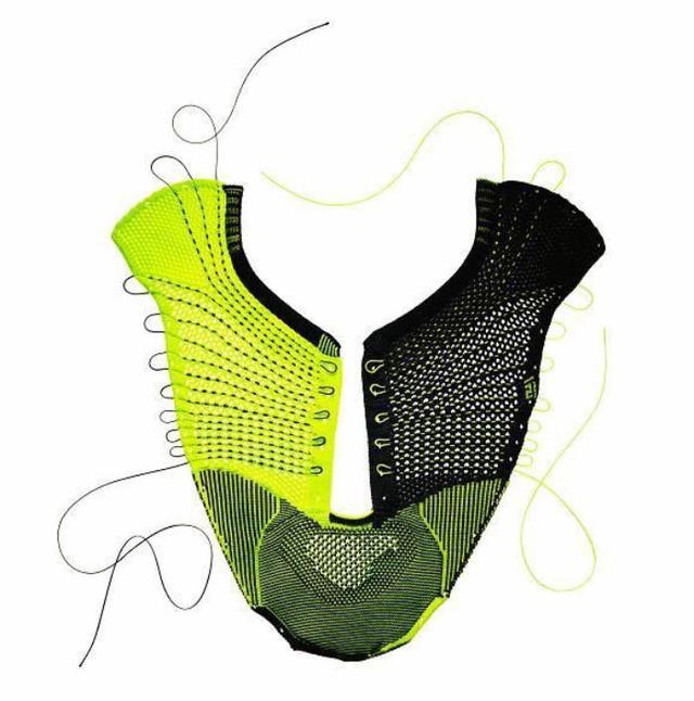 耐克的袜子是不是两边都有勾，耐克袜子勾子左右脚不一样（耐克鞋面技术盘点）