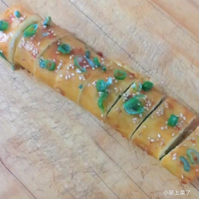 烧烤店里的干豆腐卷怎么做，烧烤干豆腐卷怎么卷（自制干豆腐鸡蛋卷）
