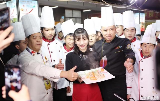 蓝翔的挖掘机能放生吗，蓝翔的直播（这蓝翔的挖掘机还真是专业啊）