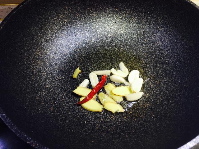 红烧鸡腿，专为放学回家的孩子做的红烧小鸡腿（红烧鸡腿的制作方法视频完整版）