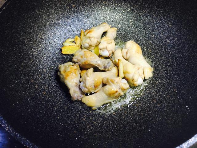 红烧鸡腿，专为放学回家的孩子做的红烧小鸡腿（红烧鸡腿的制作方法视频完整版）