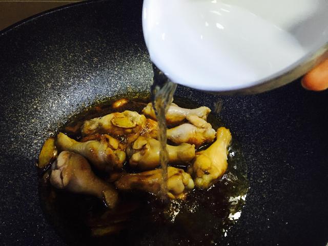 红烧鸡腿，专为放学回家的孩子做的红烧小鸡腿（红烧鸡腿的制作方法视频完整版）