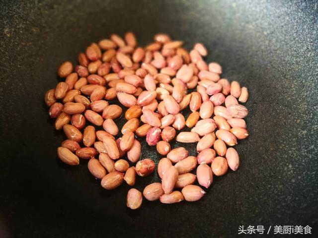 家常老醋菠菜花生米做法，老醋花生拌菠菜给孩子吃