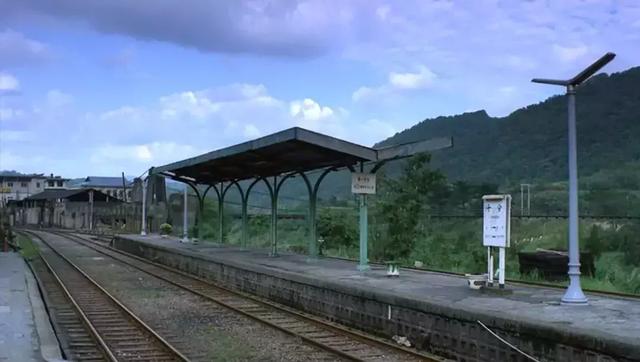 恋恋风尘歌词，恋恋风尘歌词表达是什么意思（恋恋风尘：爱过的人是青春）