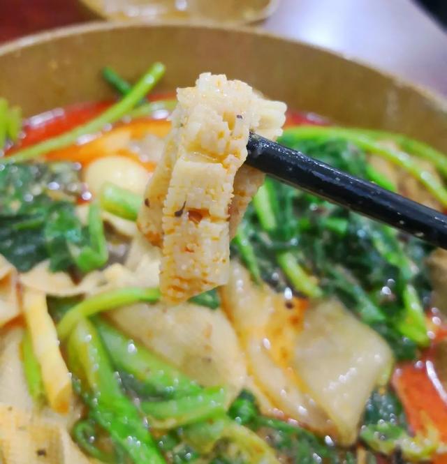 万记麻辣烫加盟费多少钱，最好吃的到底是哪一家（万记麻辣烫加盟费多少钱一个月）