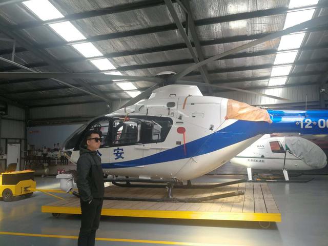 跳伞多少钱，高空跳伞多少钱（180时速从三千米高空跳下）