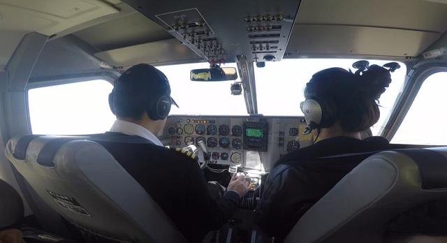 跳伞多少钱，高空跳伞多少钱（180时速从三千米高空跳下）