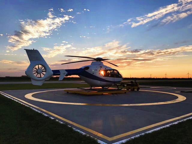 跳伞多少钱，高空跳伞多少钱（180时速从三千米高空跳下）