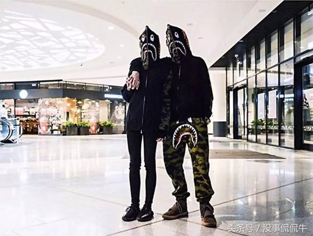 猿人头是什么牌子，那个Logo像猿人头的牌子叫啥（时尚潮牌——安逸猿和他的儿子）