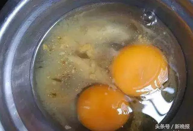死胎蛋照射的图片，鸭蛋怎么孵化需要准备什么（浙江一母鸡竟生下这样的蛋……养鸡十几年第一次见）