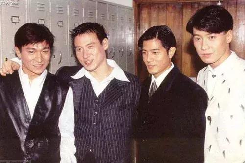 李克勤 - 一个人飞歌词是什么，李克勤红日原唱（李克勤颠沛流离的音乐生涯）