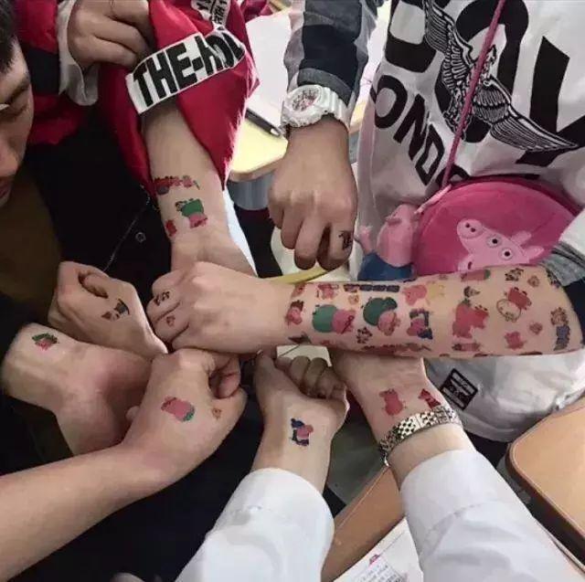 小猪佩奇是哪个国家的，小猪佩奇是哪国的（《小猪佩奇》一部14年前开播的英国动画）