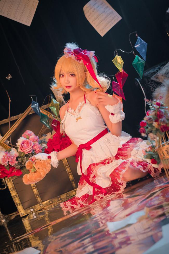 东方project「cos」芙兰朵露·斯卡雷特,轻衣轻衣透纱唯美呈现