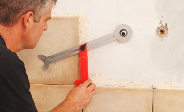 墙壁怎么手动打孔 电钻打水泥墙的小窍门，墙壁怎么手动打孔（墙面才不容易开裂）