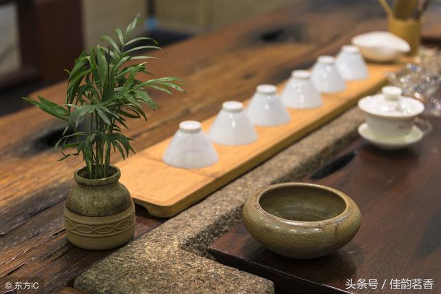 七子饼茶如何泡，七子饼茶如何泡制（云南七子饼茶，功效及冲泡方法）