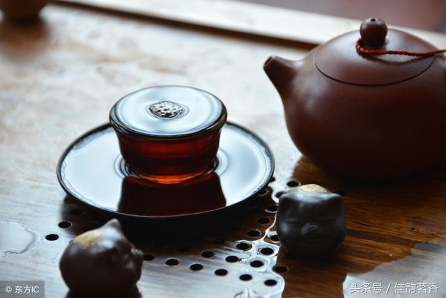 七子饼茶如何泡，七子饼茶如何泡制（云南七子饼茶，功效及冲泡方法）