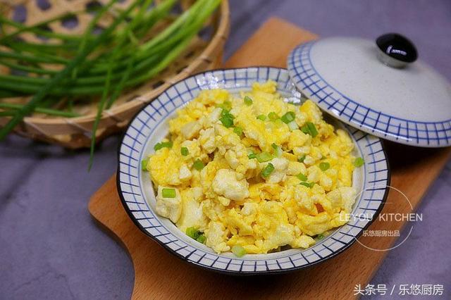 豆腐怎么炒好吃，简单的家常炒豆腐做法（拌米饭吃最好）